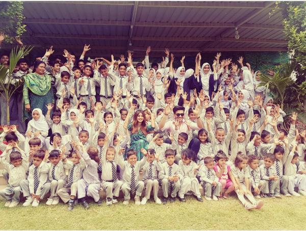 THE STARS OF ZINDAGI KITNI HASEEN HAY VISIT JS Deaf School (6)