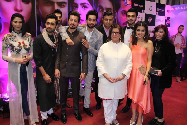 Star-studded-premiere-for-Thora-Jee-Le-held-in-Karachi